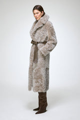 Freja - Manteau en peau lainée stone