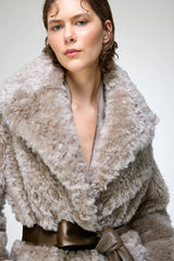 Freja - Manteau en peau lainée stone
