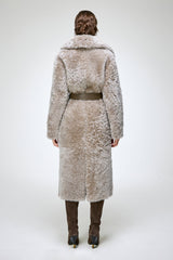 Freja - Manteau en peau lainée stone