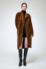 Karin - Manteau en peau lainée marron foncé