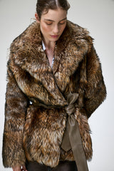Rhea - Manteau en peau lainée marron foncé