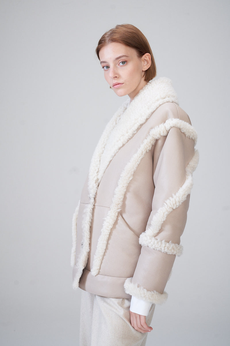 Manteau en peau lainée beige