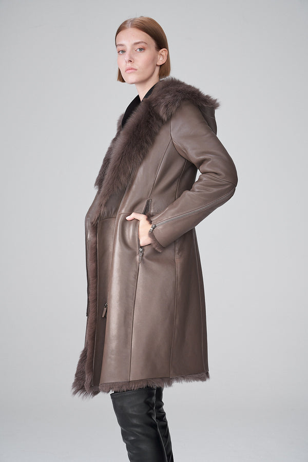 Tessa - Manteau en peau lainée nude